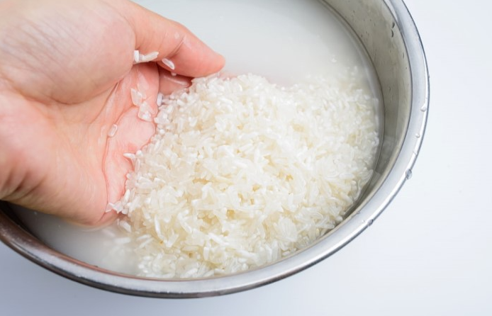 Hướng dẫn 07 cách trị mụn bằng nước vo gạo "siêu" hiệu quả