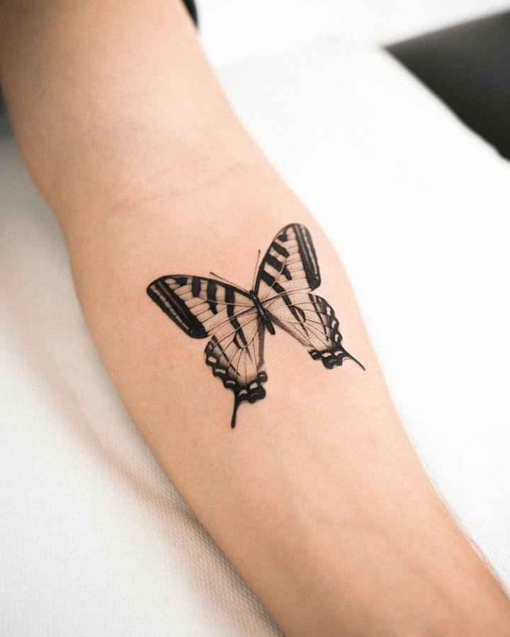 tattoo bướm mini cho nữ