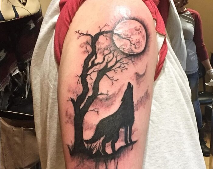 Tattoo chó sói hú trăng40