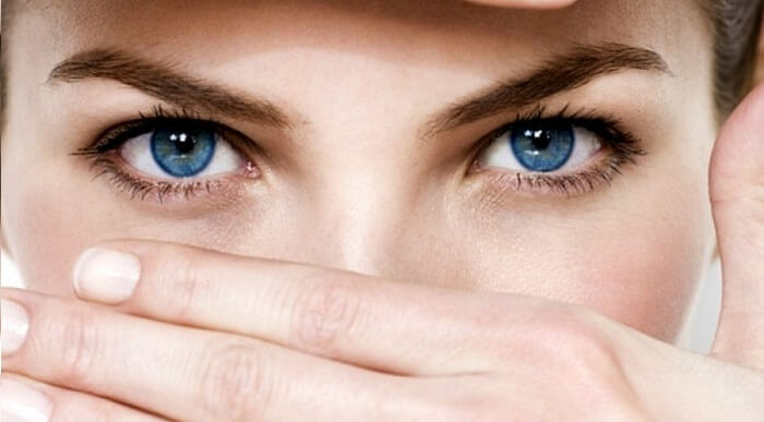 Tướng mắt sâu có phần hốc và khóe mắt lõm sâu hơn so với mức bình thường1