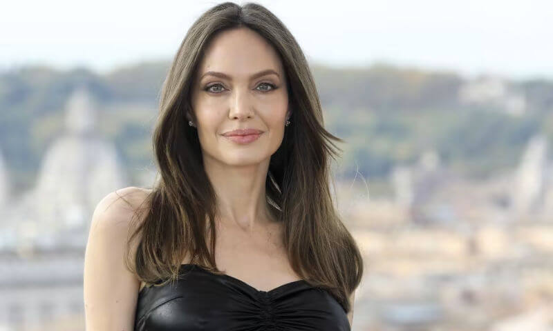 Angelina Jolie6