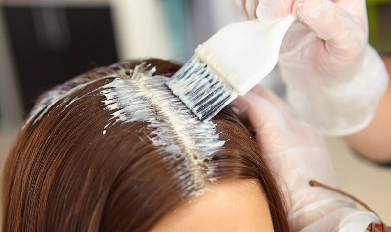 nhuộm tóc bị rát da đầu có thể bắt nguồn từ thành phần Paraphenylenediamine1