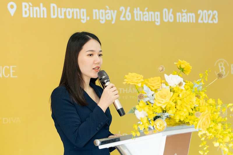 Bà Đinh Thị Thu Hà - Phó Tổng giám đốc kiêm Giám đốc Kinh doanh Viện thẩm mỹ DIVA phát biểu trong buổi lễ4